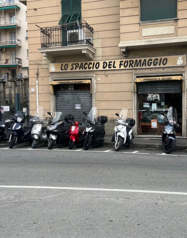 locale commerciale in vendita a Genova in zona Oregina
