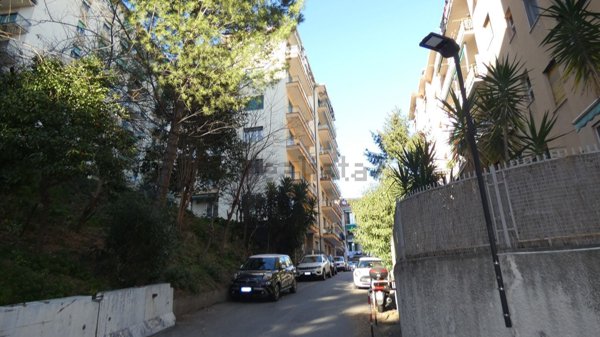 appartamento in vendita a Genova in zona Sestri Ponente