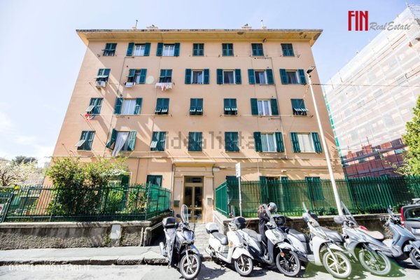 appartamento in vendita a Genova in zona Sturla