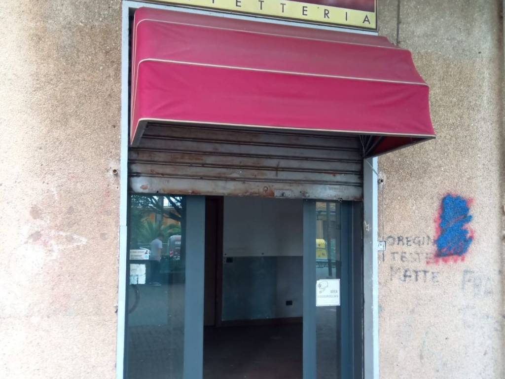negozio in vendita a Genova in zona Lagaccio / Granarolo