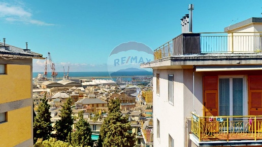 appartamento in vendita a Genova in zona Sestri Ponente