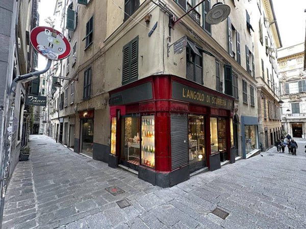 appartamento in vendita a Genova in zona Sottoripa / Maddalena / Molo