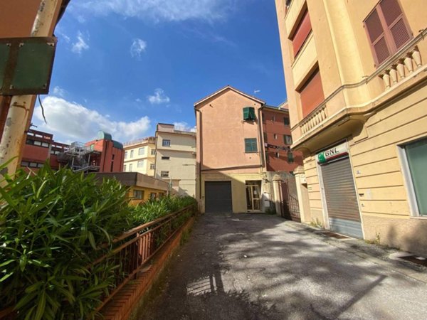 appartamento in vendita a Genova in zona Bolzaneto