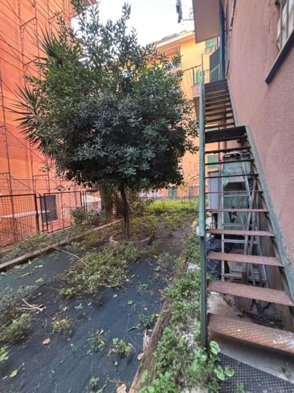 appartamento in vendita a Genova in zona Sestri Ponente