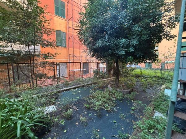 appartamento in vendita a Genova in zona Sestri Ponente