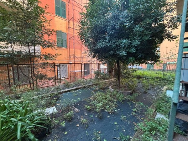 appartamento in vendita a Genova in zona Sestri Ponente