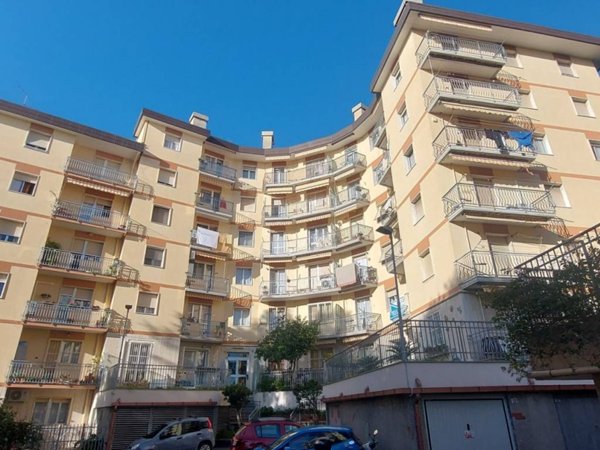appartamento in vendita a Genova in zona Sestri Ponente