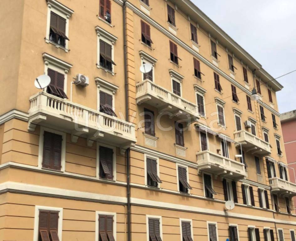appartamento in vendita a Genova in zona Sampierdarena