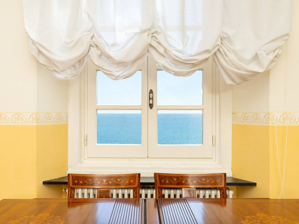 appartamento in vendita a Genova in zona Palmaro / Pra'