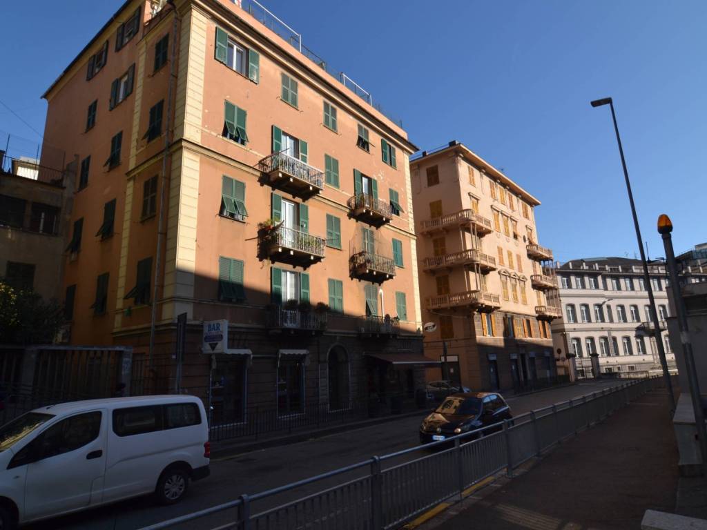 appartamento in vendita a Genova in zona Sestri Ponente