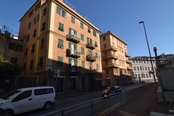 appartamento in vendita a Genova in zona Sestri Ponente