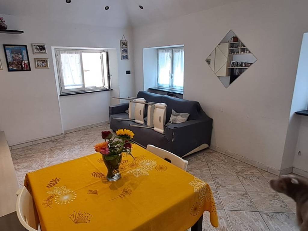 appartamento in vendita a Genova in zona Rivarolo