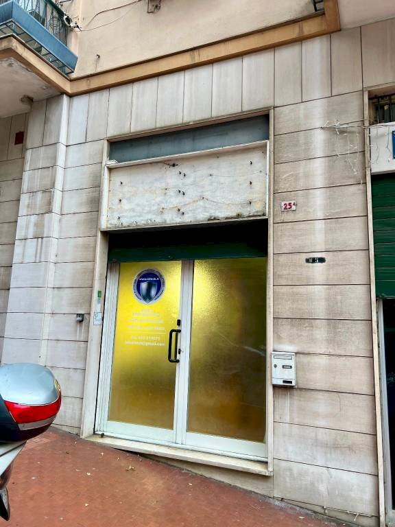negozio in vendita a Genova in zona Marassi