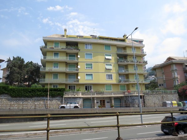 appartamento in vendita a Genova in zona Quarto dei Mille