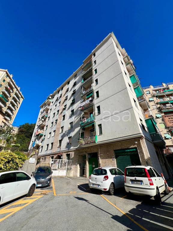 appartamento in vendita a Genova in zona Staglieno