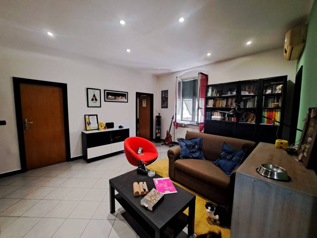 appartamento in vendita a Genova in zona Sestri Ponente