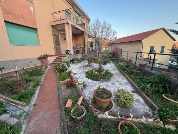 casa indipendente in vendita a Genova in zona Palmaro / Pra'