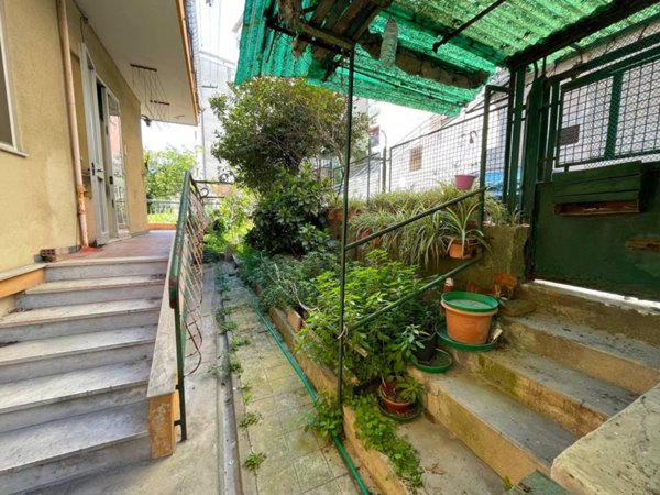 appartamento in vendita a Genova in zona Sestri Ponente