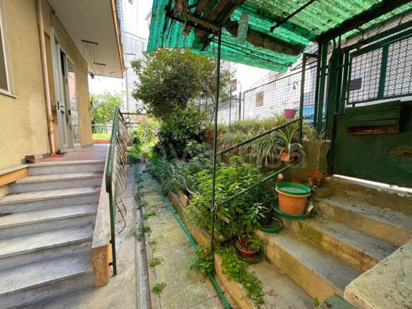 appartamento in vendita a Genova in zona Sestri Ponente