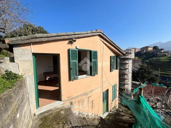 casa indipendente in vendita a Genova in zona Trasta