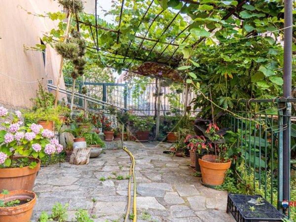 casa indipendente in vendita a Genova in zona Sestri Ponente