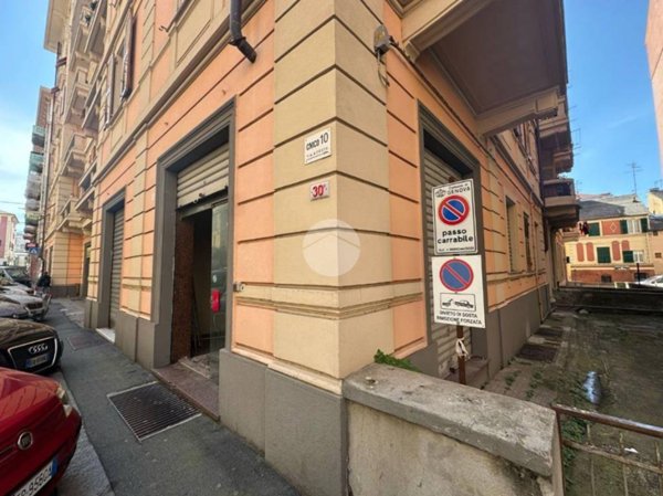 negozio in vendita a Genova in zona Sestri Ponente