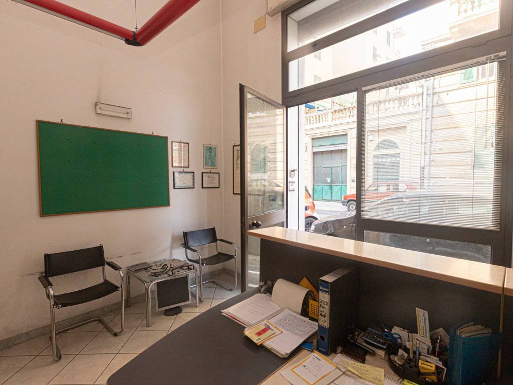 ufficio in vendita a Genova in zona Cornigliano