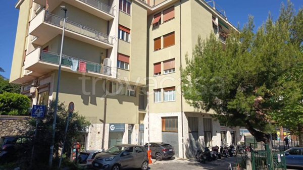 locale commerciale in vendita a Genova in zona Albaro