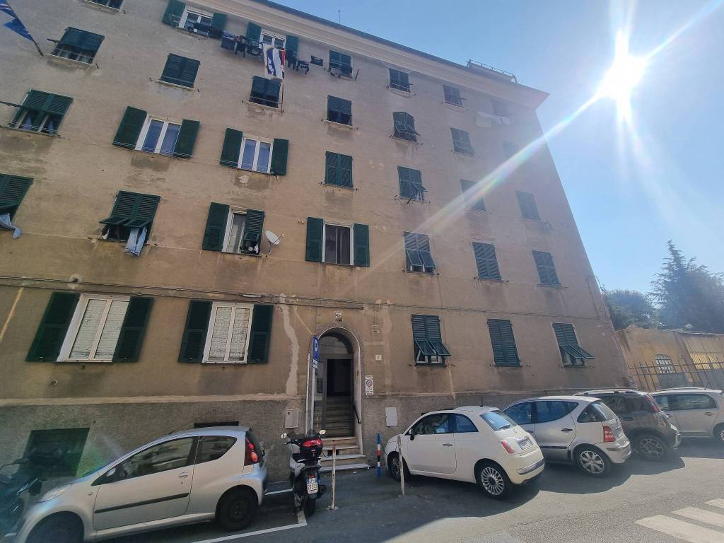 appartamento in vendita a Genova in zona Sestri Ponente