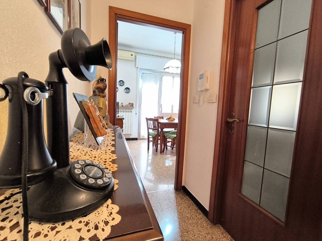 appartamento in vendita a Genova in zona Rivarolo