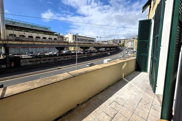appartamento in vendita a Genova in zona Sottoripa / Maddalena / Molo