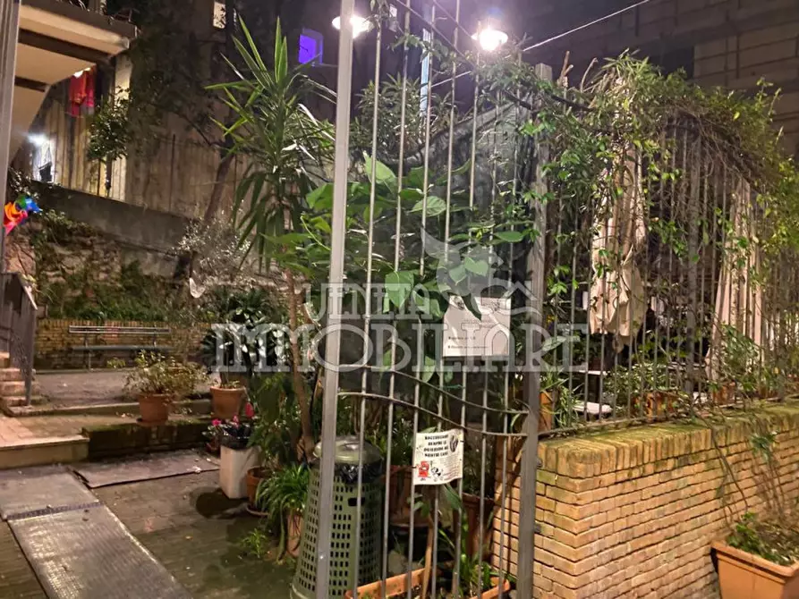 locale di sgombero in vendita a Genova in zona Sottoripa / Maddalena / Molo