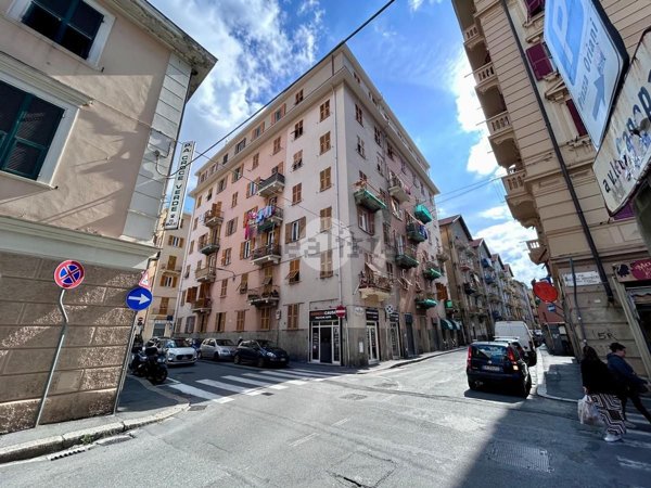 appartamento in vendita a Genova in zona Sestri Ponente