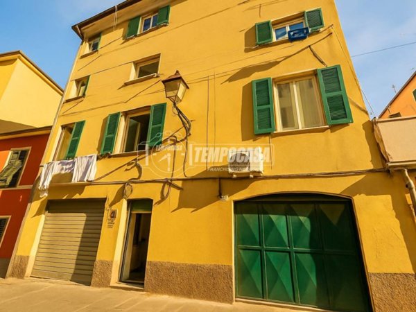 appartamento in vendita a Genova in zona Sestri Ponente