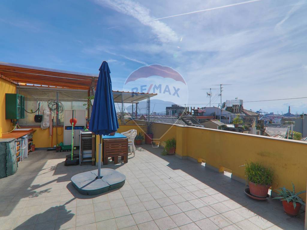 appartamento in vendita a Genova in zona Sottoripa / Maddalena / Molo