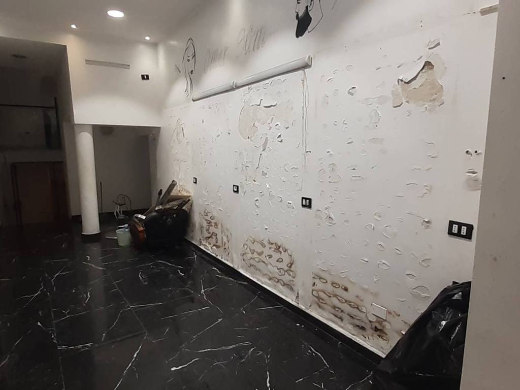 negozio in vendita a Genova in zona Sottoripa / Maddalena / Molo