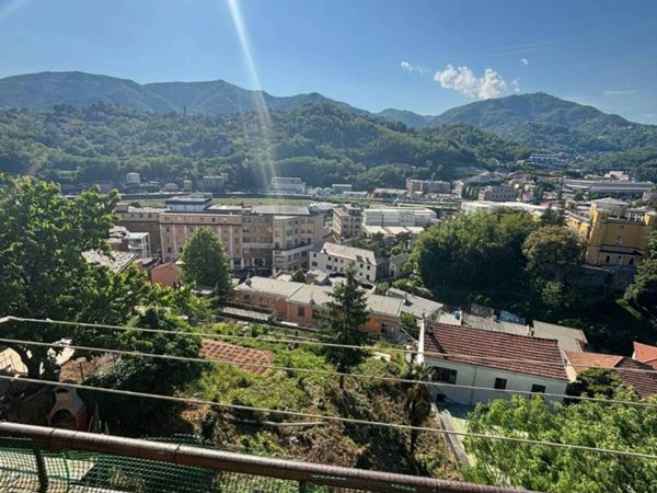 appartamento in vendita a Genova in zona Bolzaneto