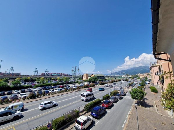 appartamento in vendita a Genova in zona Palmaro / Pra'