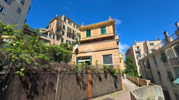 appartamento in vendita a Genova in zona Staglieno