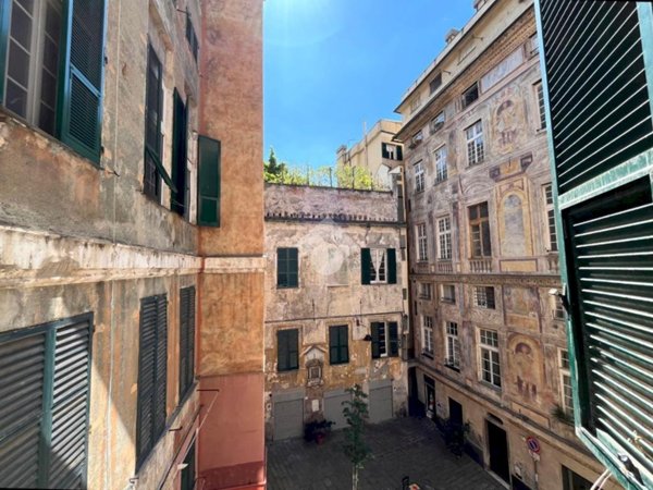appartamento in vendita a Genova in zona Sottoripa / Maddalena / Molo