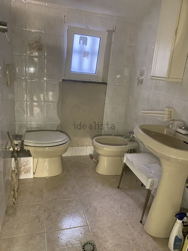 locale di sgombero in vendita a Genova in zona Sottoripa / Maddalena / Molo