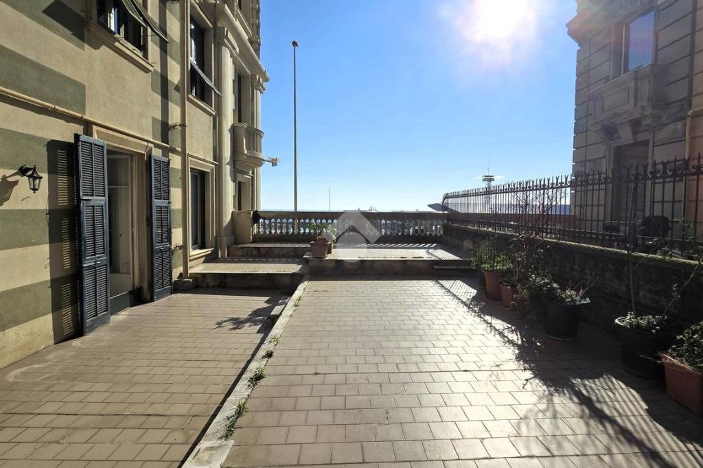appartamento in vendita a Genova in zona Carignano