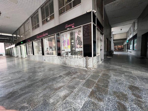 negozio in vendita a Genova in zona San Vincenzo