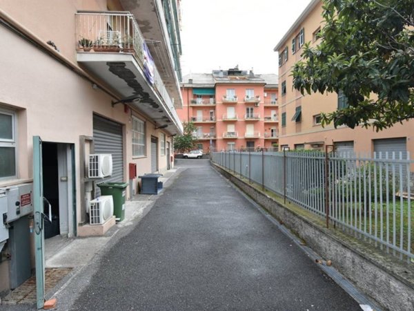 locale di sgombero in vendita a Genova in zona Molassana