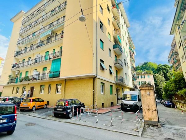 appartamento in vendita a Genova in zona Bolzaneto
