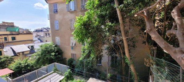 appartamento in vendita a Genova in zona Sottoripa / Maddalena / Molo