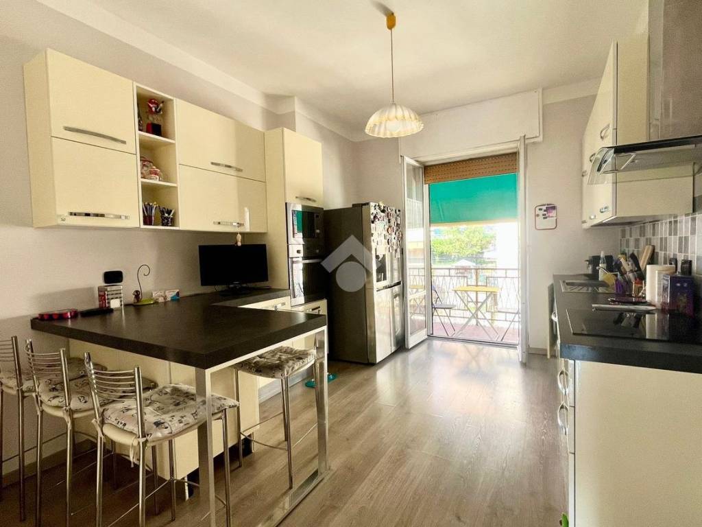 appartamento in vendita a Genova in zona Sestri Ponente