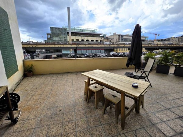 appartamento in vendita a Genova in zona Sottoripa / Maddalena / Molo