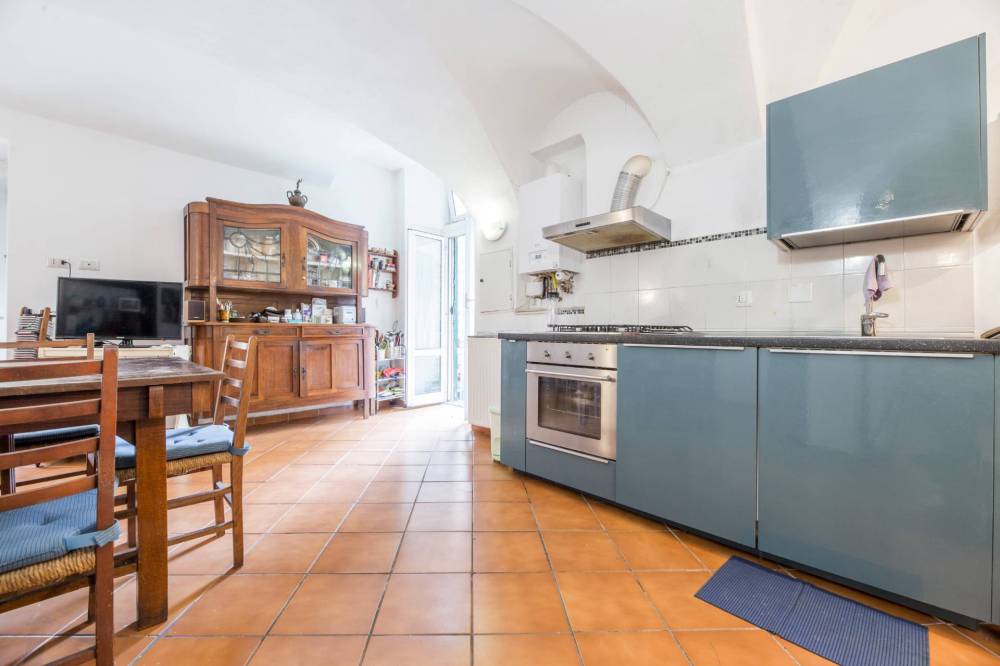 appartamento in vendita a Genova in zona Sottoripa / Maddalena / Molo