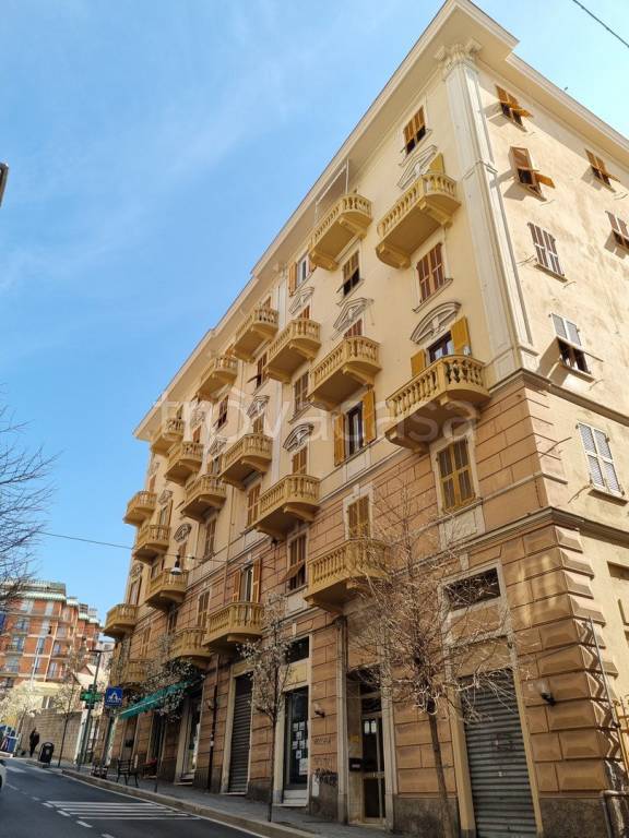 appartamento in vendita a Genova in zona Sestri Ponente